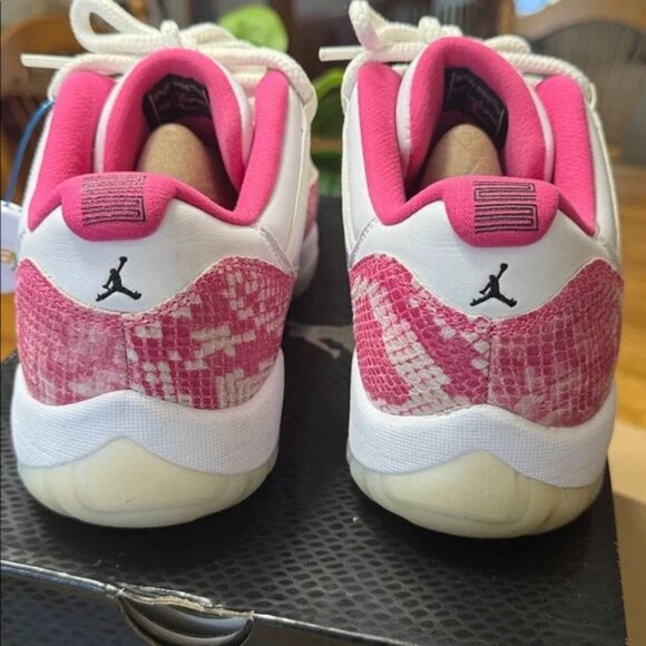 Jordan 11 - Picture 4 of 5